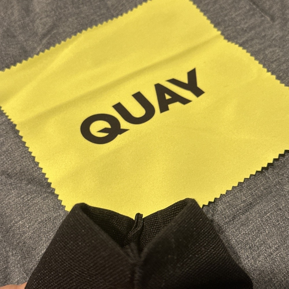 Quay Australia Sunglass Case Squeeze Pouch Cleaning Cloth Black Canvas - Picture 3 of 4